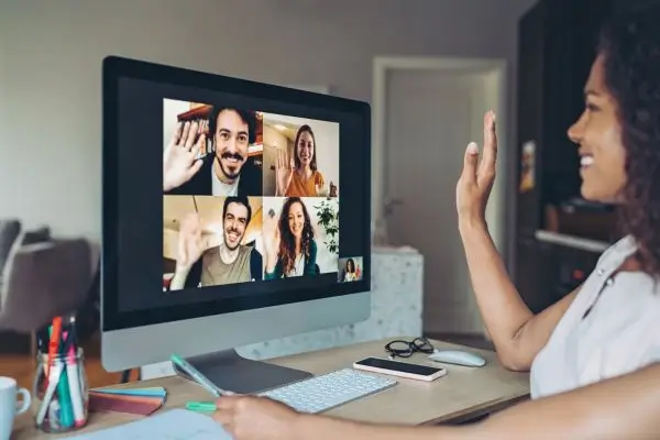 Pessoas usando Google Meet em Reuniões remotas