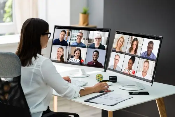 Reuniões Diárias de Check-in com uma equipe remota.